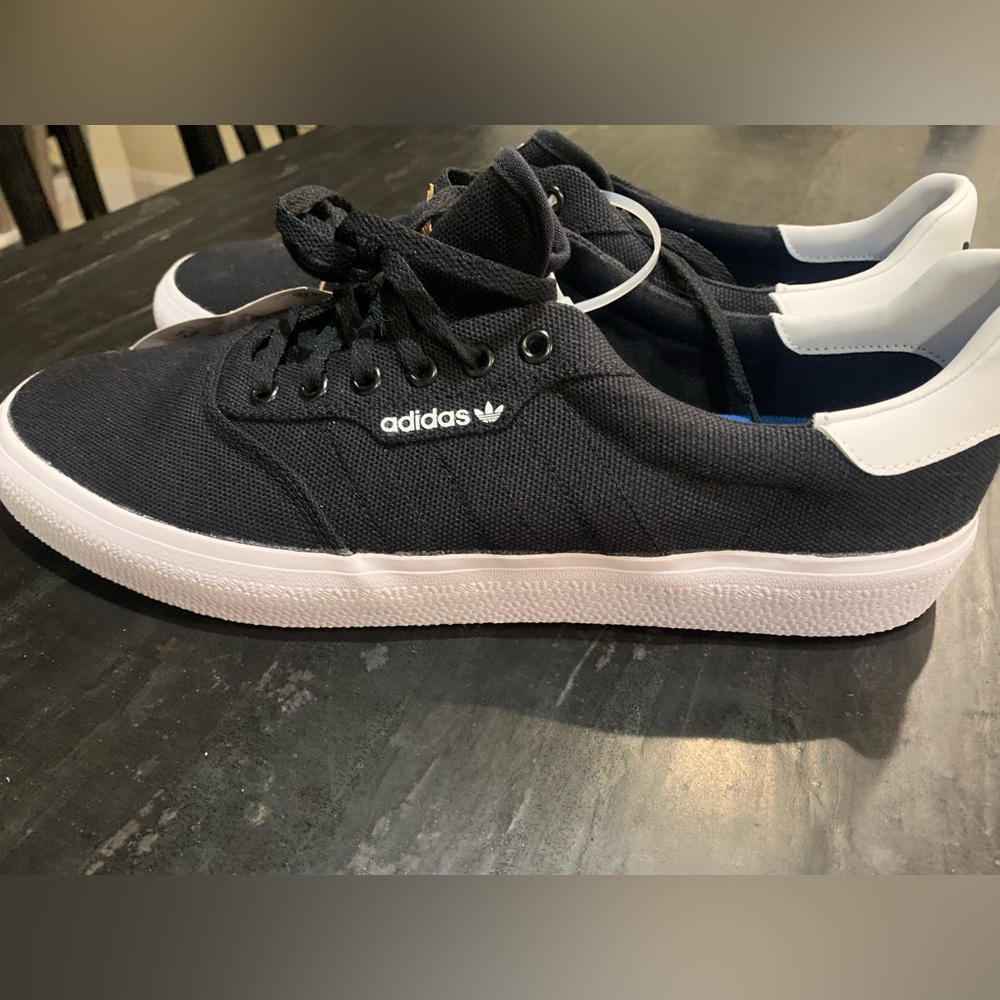 Brand NWT Men’s Adidas Black on black skateboard shoes size 13